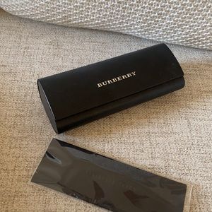 🪞 NEW authentic Burberry pebbled leather hard case and cloth set